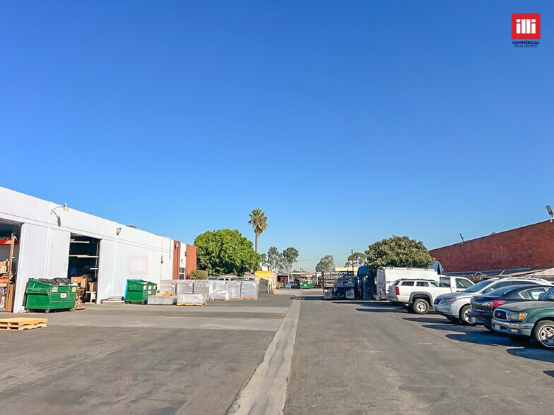More Photos Of 333 W Alondra Blvd, Gardena Manufacturing For Lease