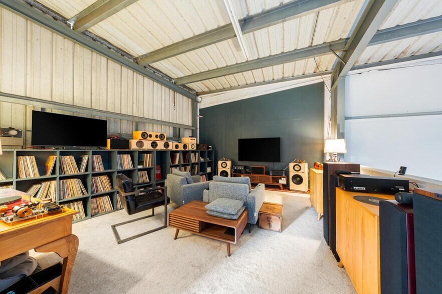 More Photos Of 64-1015 Mamalahoa Hwy, Kamuela Warehouse For Sale