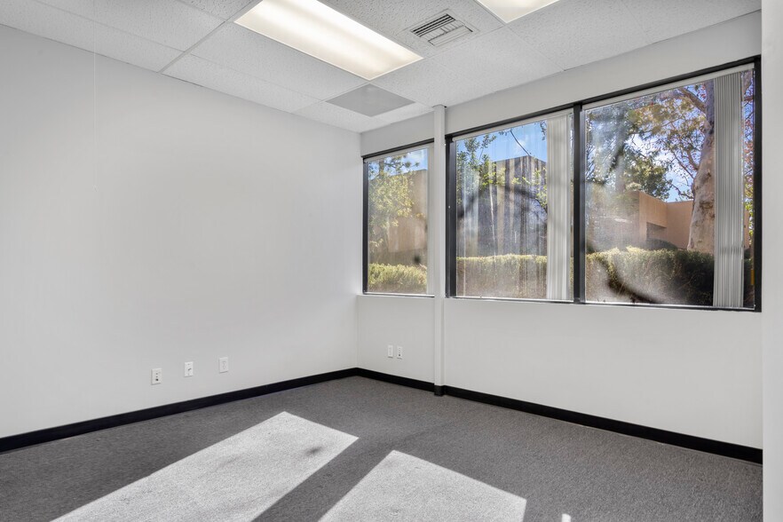 More Photos Of 23117 Plaza Pointe Dr, Laguna Hills Office For Lease