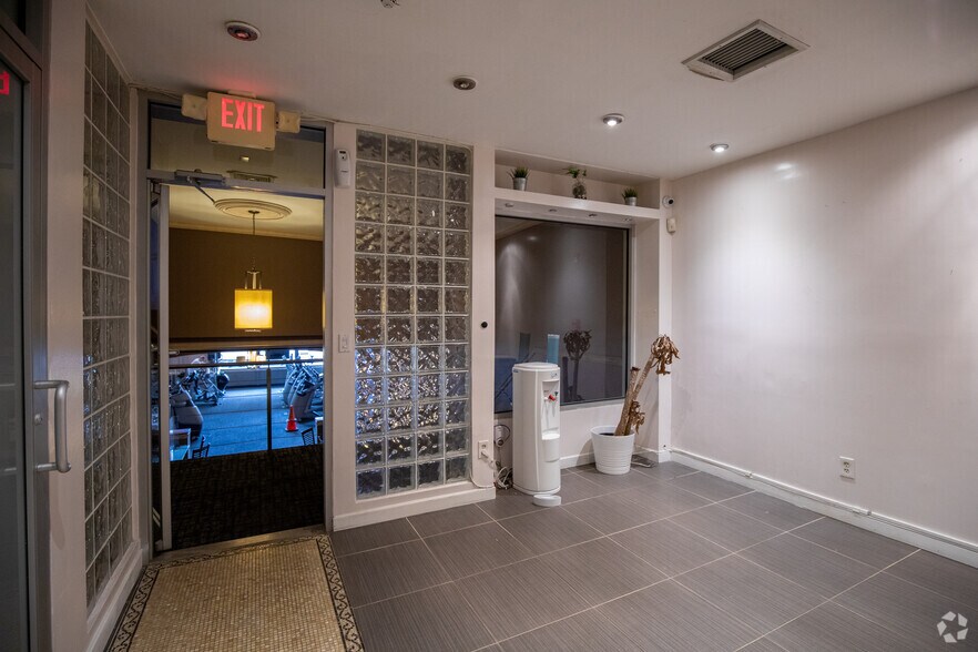 More Photos Of 31-09 Broadway, Astoria Storefront Retail Office For Lease