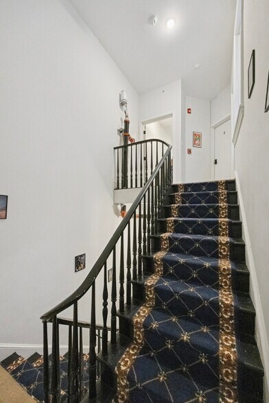 More Photos Of 1325 Spruce St, Philadelphia Hotel For Sale