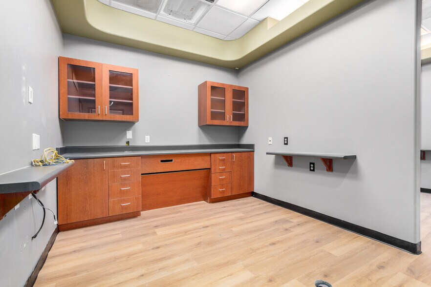 More Photos Of 13575 W Indian School Rd, Litchfield Park Medical For Lease