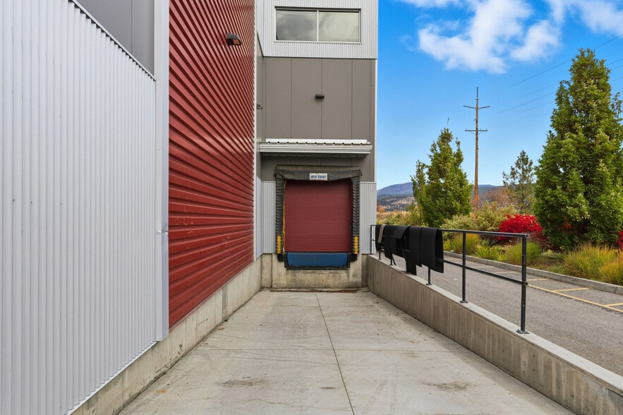 More Photos Of 1965 Pier Mac, Kelowna Warehouse For Sale