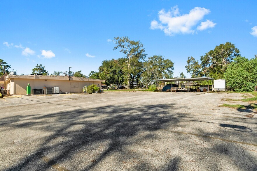 More Photos Of 1400 N Frazier St, Conroe Restaurant For Sale