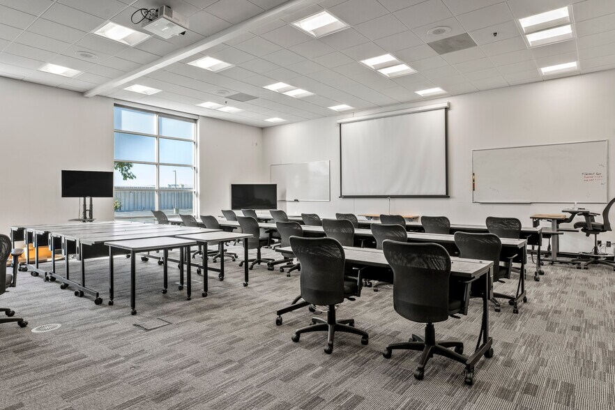 More Photos Of 8924 E 35th St, Wichita Office For Sale