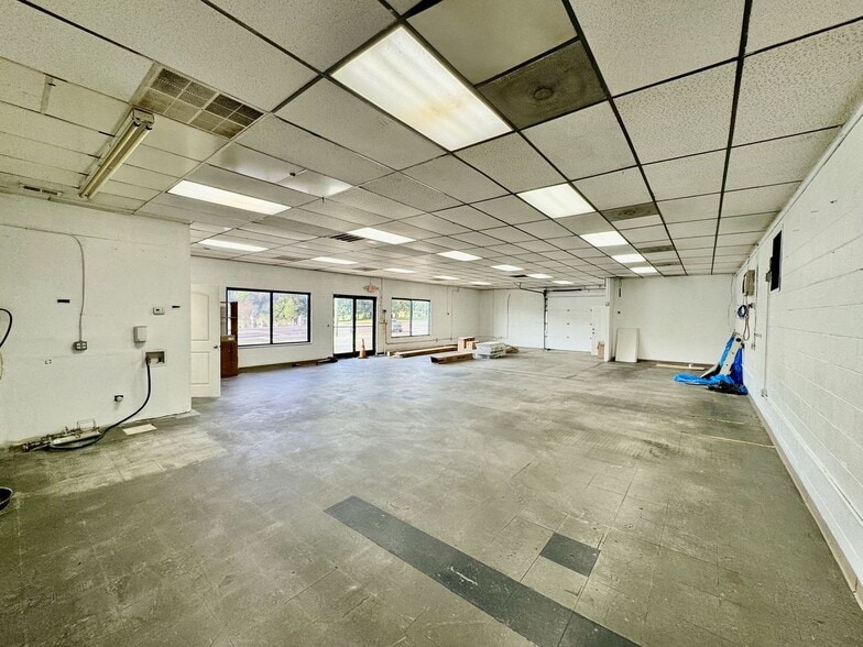 More Photos Of 2833 Western Ave, Knoxville Freestanding For Sale