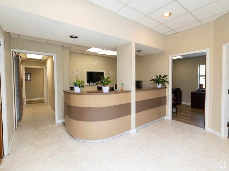 More Photos Of 2233 Park Ave, Orange Park Office For Sale