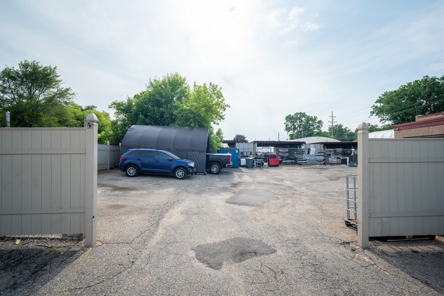 More Photos Of 20785 Orchard Lake Rd, Farmington Hills Warehouse For Sale