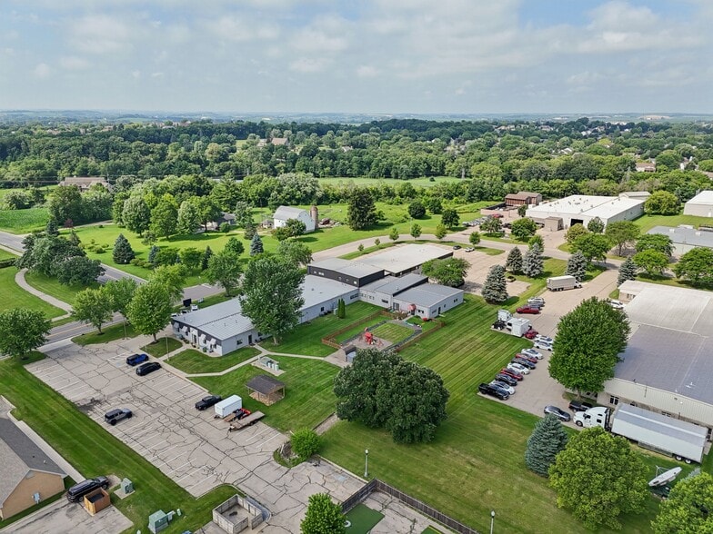 More Photos Of 1001 Arboretum Dr, Waunakee Flex For Lease