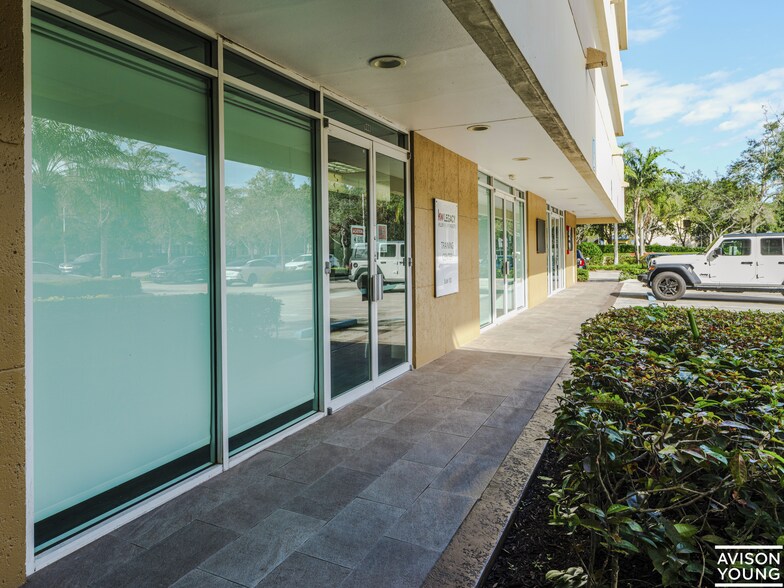 More Photos Of 1625 N Commerce Pky, Weston Medical For Lease