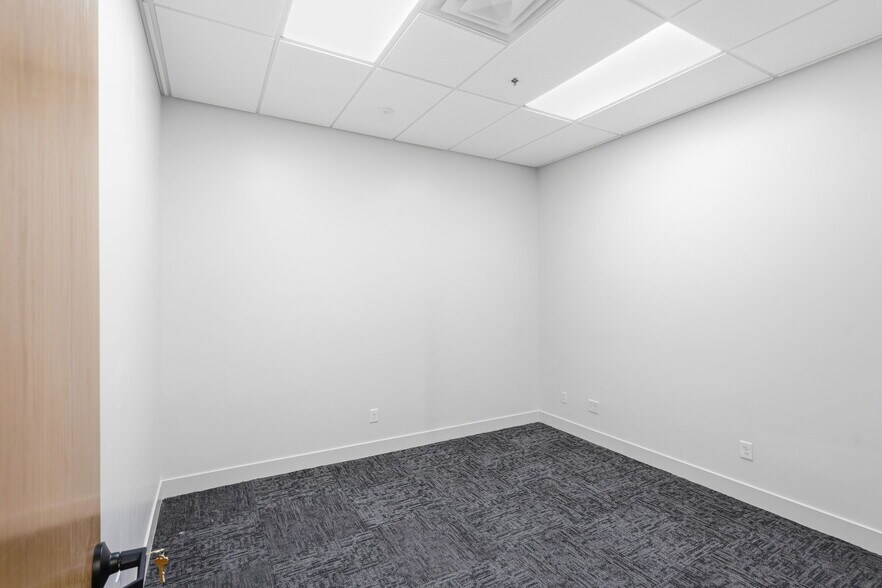 More Photos Of 1360 Horizon Ave, Lafayette Warehouse For Sale