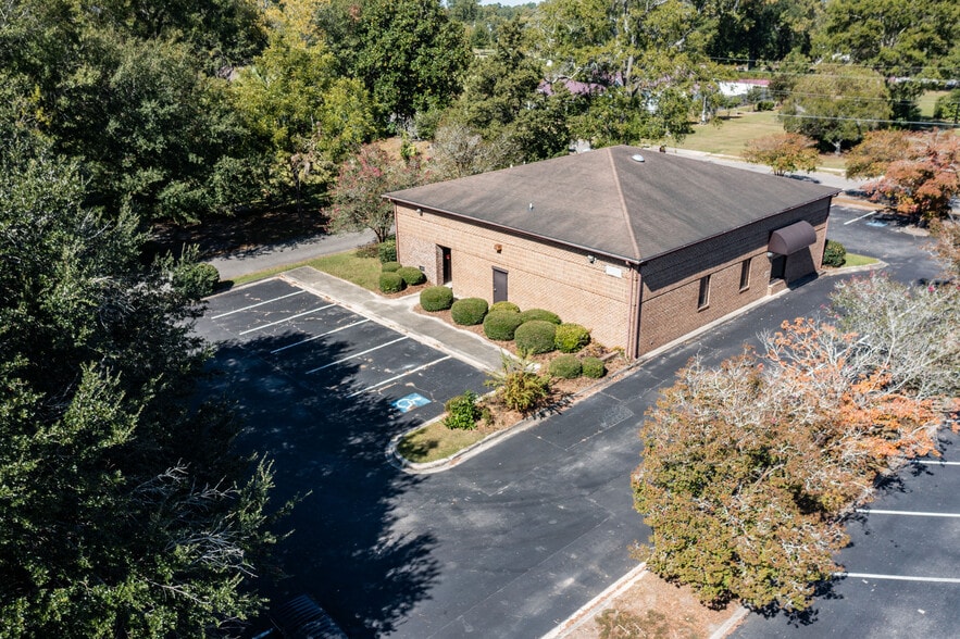 More Photos Of 119 W Lowman St, Mullins Medical For Sale