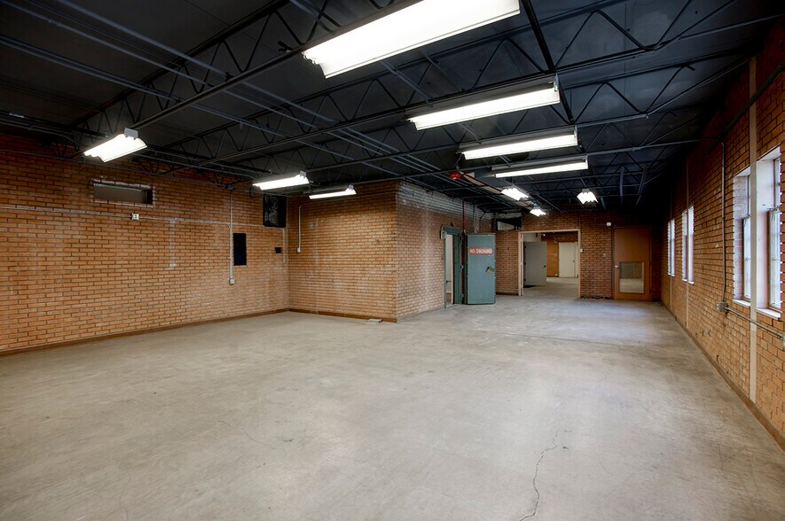 More Photos Of 1614 W Roosevelt St, Phoenix Light Manufacturing For Sale