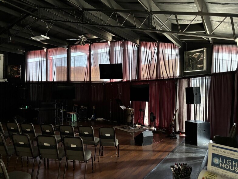 More Photos Of 323-327 W Canal Dr, Turlock Freestanding For Sale