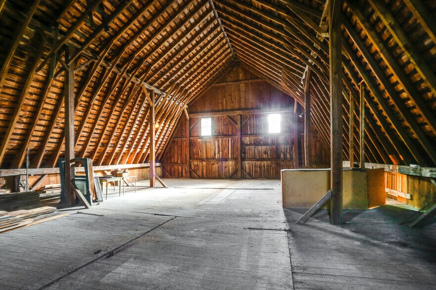 More Photos Of 4588 S Park Ave, Hamburg Office Residential For Sale