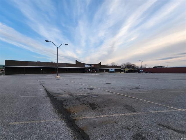 More Photos Of 3612-3620 W 3rd St, Bloomington Department Store For Lease