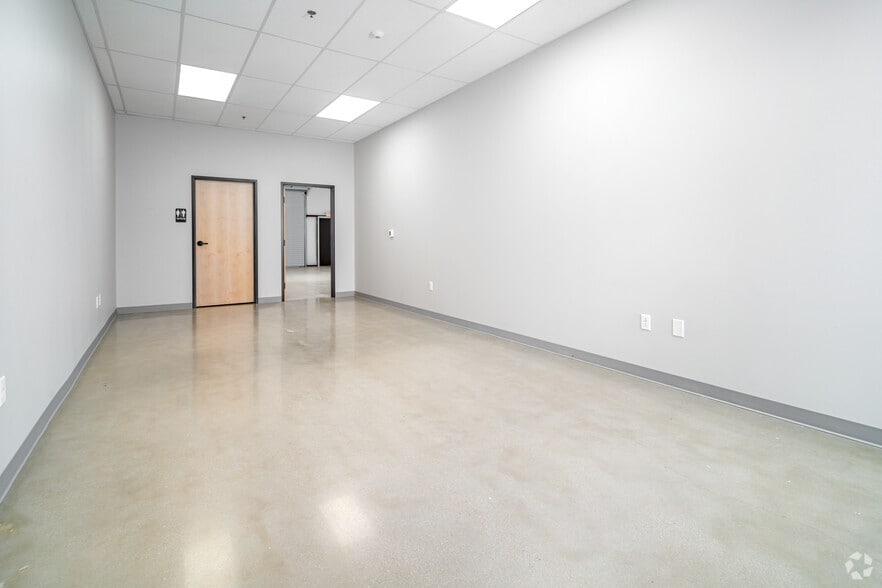 More Photos Of 7001 W. I-10, San Antonio Office For Lease