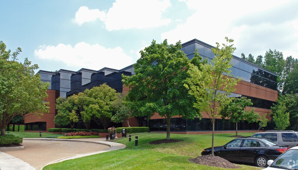 More Photos Of 800 Moorefield Park Dr, Richmond Office For Sale