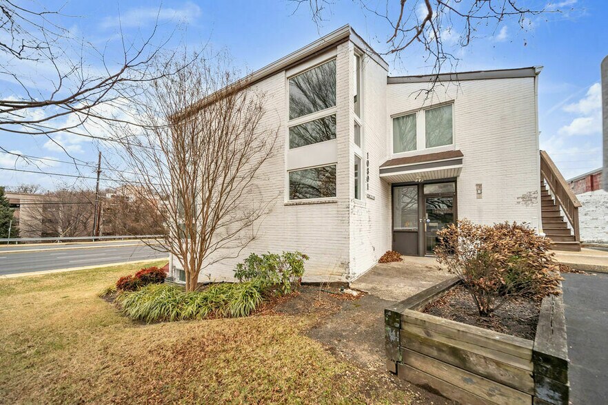 More Photos Of 10801 Connecticut Ave, Kensington Office For Sale