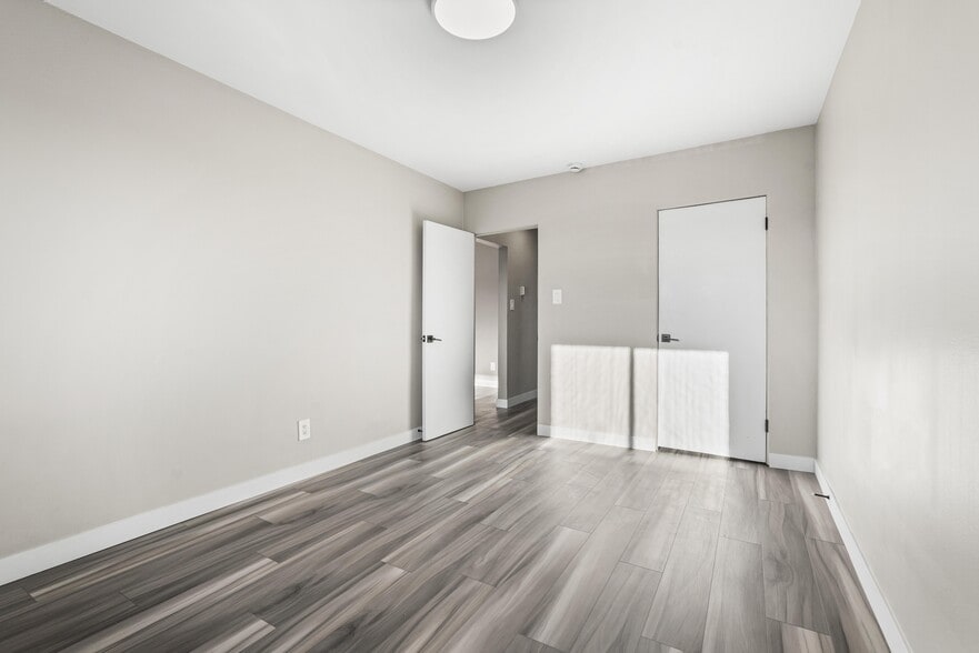 More Photos Of 1624 26 Av SW, Calgary Apartments For Sale