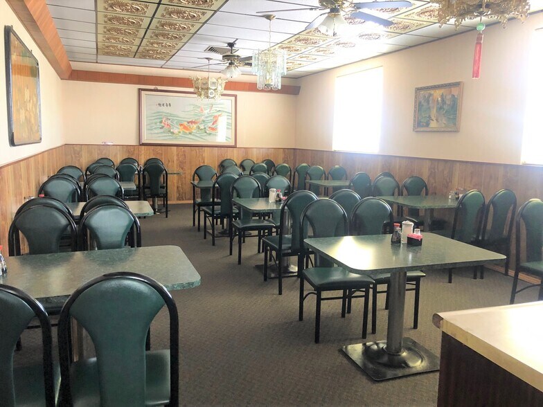 More Photos Of 2001 W Main St, Independence Restaurant For Sale