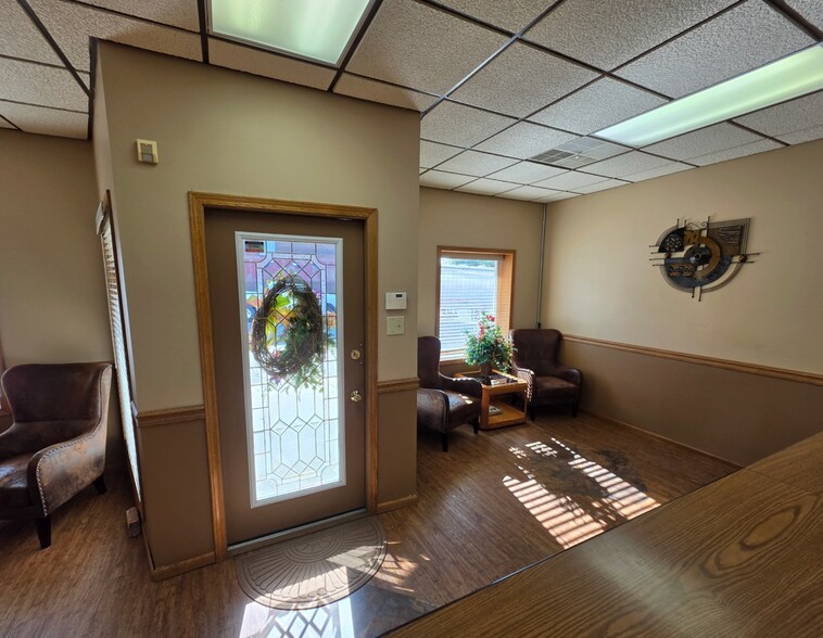 More Photos Of 204 S Washington St, Mc Leansboro Office For Sale
