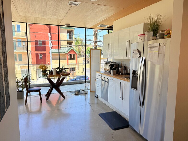 More Photos Of 990 N Hill St, Los Angeles Storefront Retail Office For Lease
