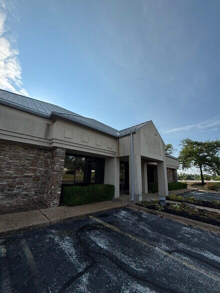 More Photos Of 307 N Walton Blvd, Bentonville Bank For Lease