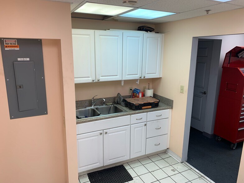 More Photos Of 4034 Pepperell Way, Dublin Warehouse For Lease