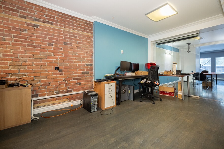 More Photos Of 1583 Rue Saint-Hubert, Montréal Storefront Retail Office For Sale