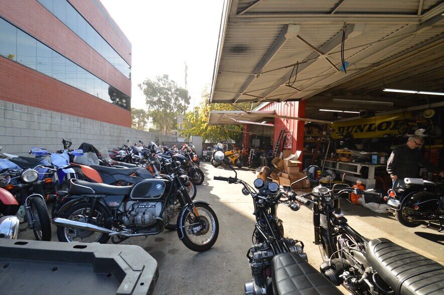 More Photos Of 420 W Broadway, Glendale Auto Repair For Sale