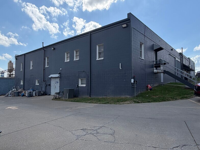 More Photos Of 385-387 Industrial Dr, Mount Juliet Warehouse For Lease