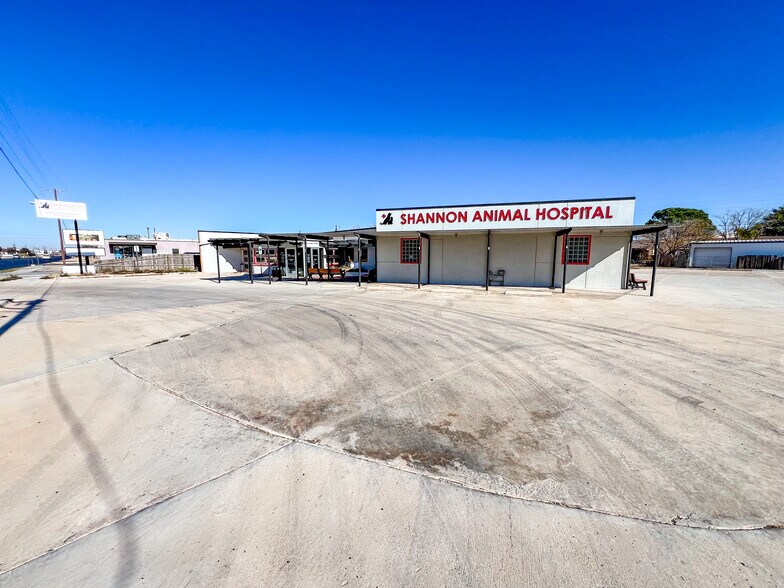 Primary Photo Of 3400 N Big Spring St, Midland Veterinarian Kennel For Sale