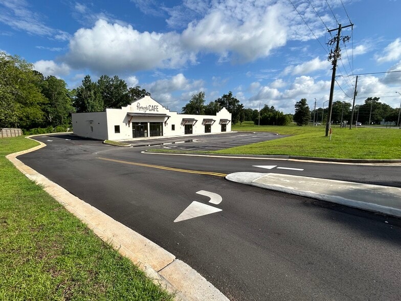 More Photos Of 8521 Grelot Rd, Mobile General Retail For Lease