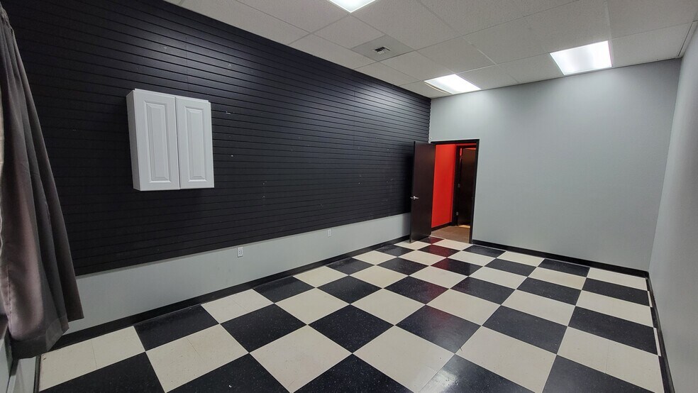 More Photos Of 5245-5251 Commercial St SE, Salem Freestanding For Lease