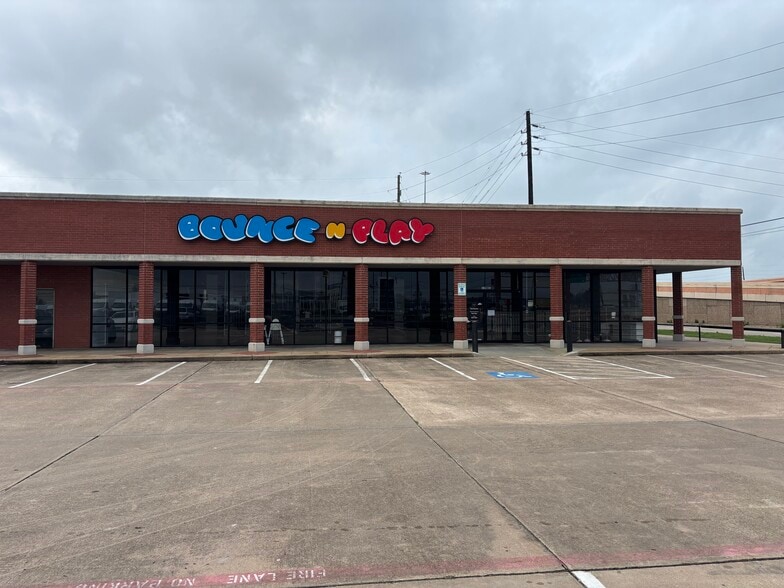 More Photos Of 11925 Southwest Fwy, Stafford Unknown For Lease