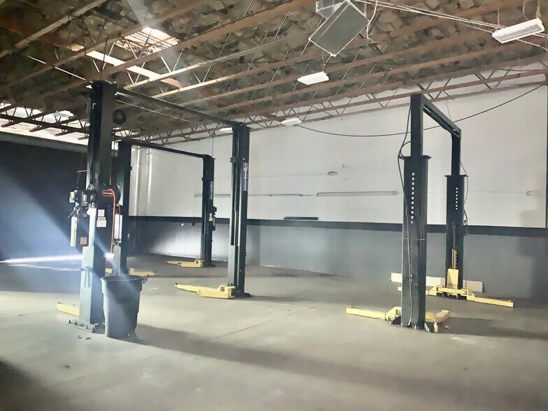 More Photos Of 2051-2079 S Rainbow Blvd, Las Vegas Auto Repair For Lease