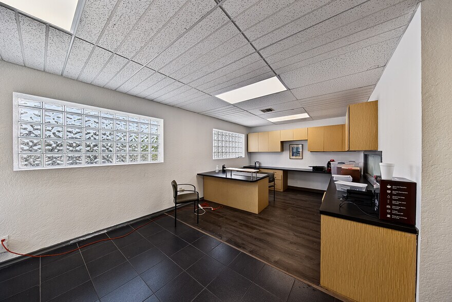 More Photos Of 936-940 NW 1st St, Fort Lauderdale Warehouse For Sale