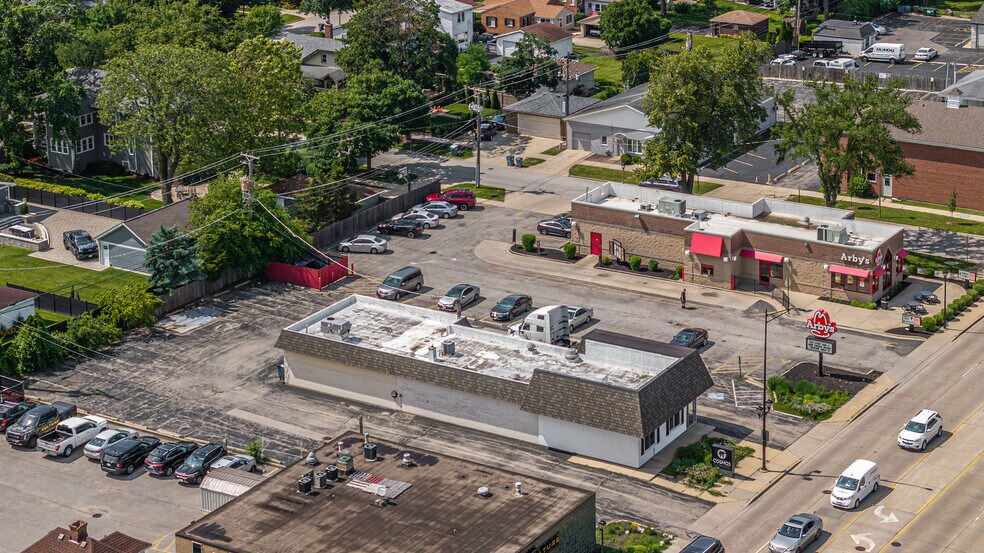 More Photos Of 332 N York St, Elmhurst Medical For Sale