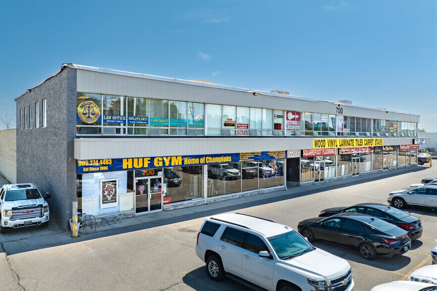 Primary Photo Of 700 Dundas St E, Mississauga Storefront Retail Office For Lease