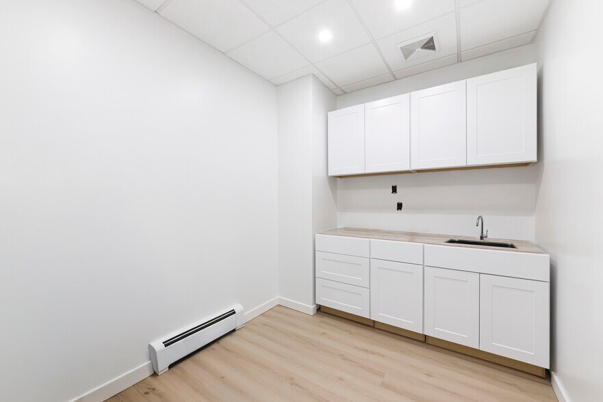 More Photos Of 15 Saint Pauls Ave, Staten Island Medical For Lease