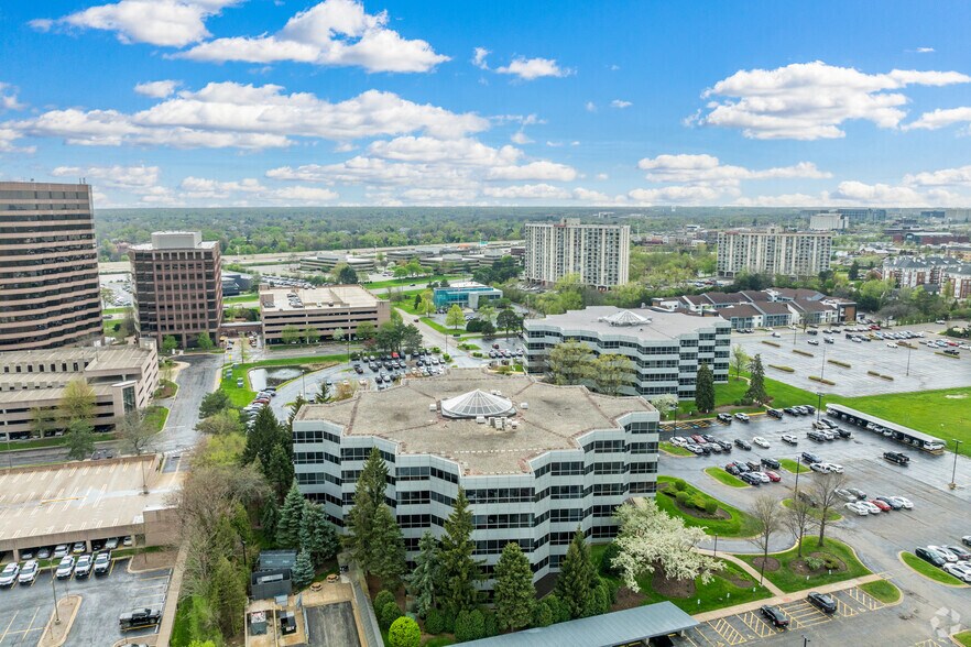 More Photos Of 1 TransAm Plaza Dr, Oakbrook Terrace Office For Sale
