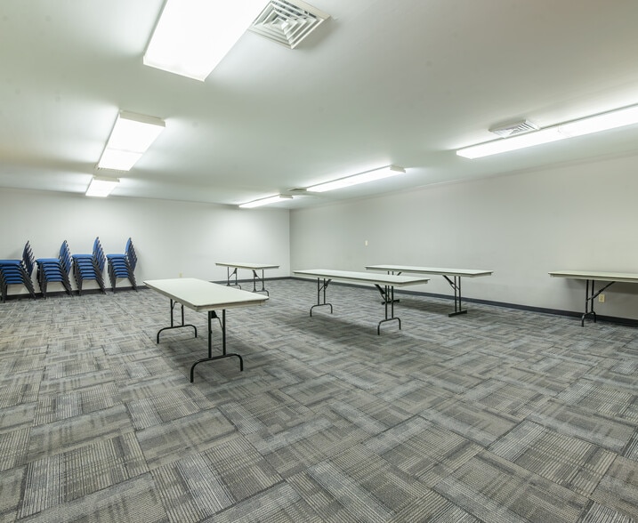 More Photos Of 210 W Spring St, Freeport Office For Sale