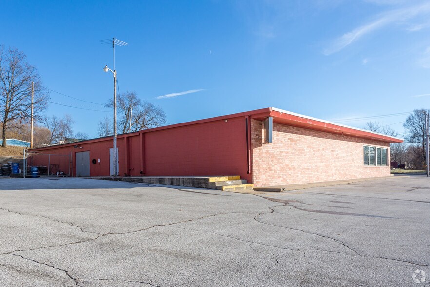 More Photos Of 1603 Euclid Ave, Des Moines Showroom For Sale