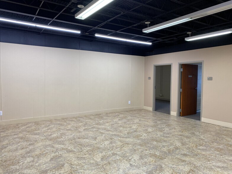 More Photos Of 4300 W Bellfort St, Houston Religious Facility For Lease