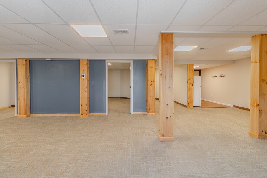 More Photos Of 2120 Freeport Rd, New Kensington Office For Lease