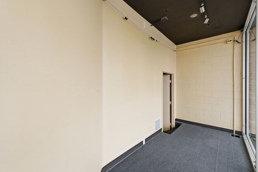 More Photos Of 1445 S Glenstone Ave, Springfield General Retail For Lease