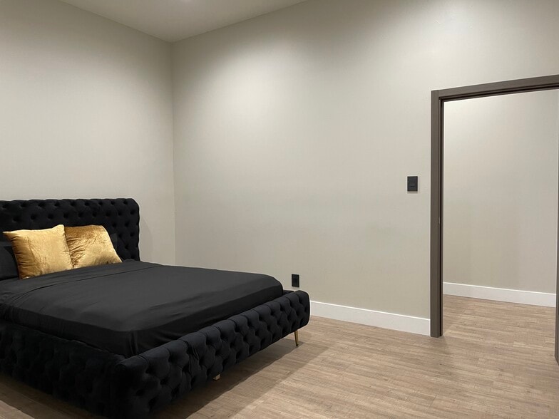 More Photos Of 5627 Cahuenga Blvd, North Hollywood Office For Sale