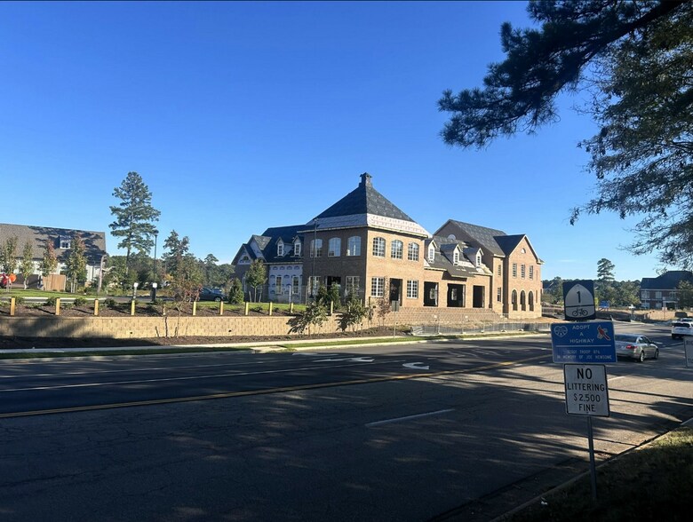 More Photos Of 17 Le Gordon Dr, Midlothian General Retail For Lease