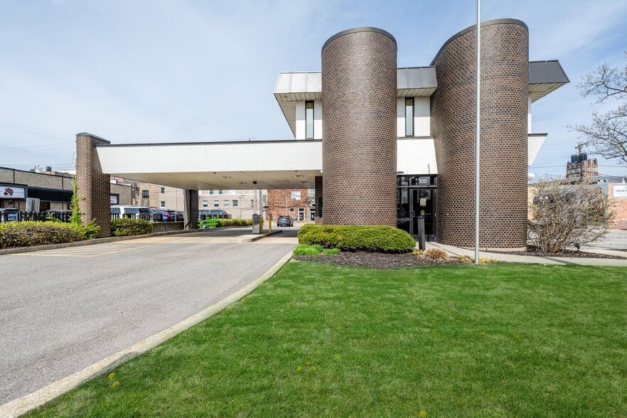 More Photos Of 300 Main St, Saint Joseph Bank For Sale